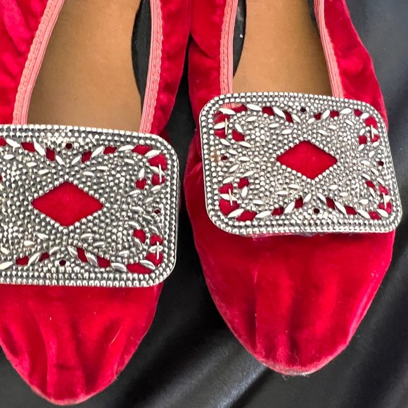 60's Red Velvet Slippers with Ornate Medallion - Size 7.5 - Picture 3 of 6